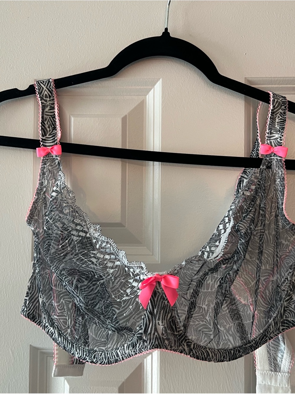 Zebra Freya 32G Unlined Lace Underwire Bra with Pink Accents